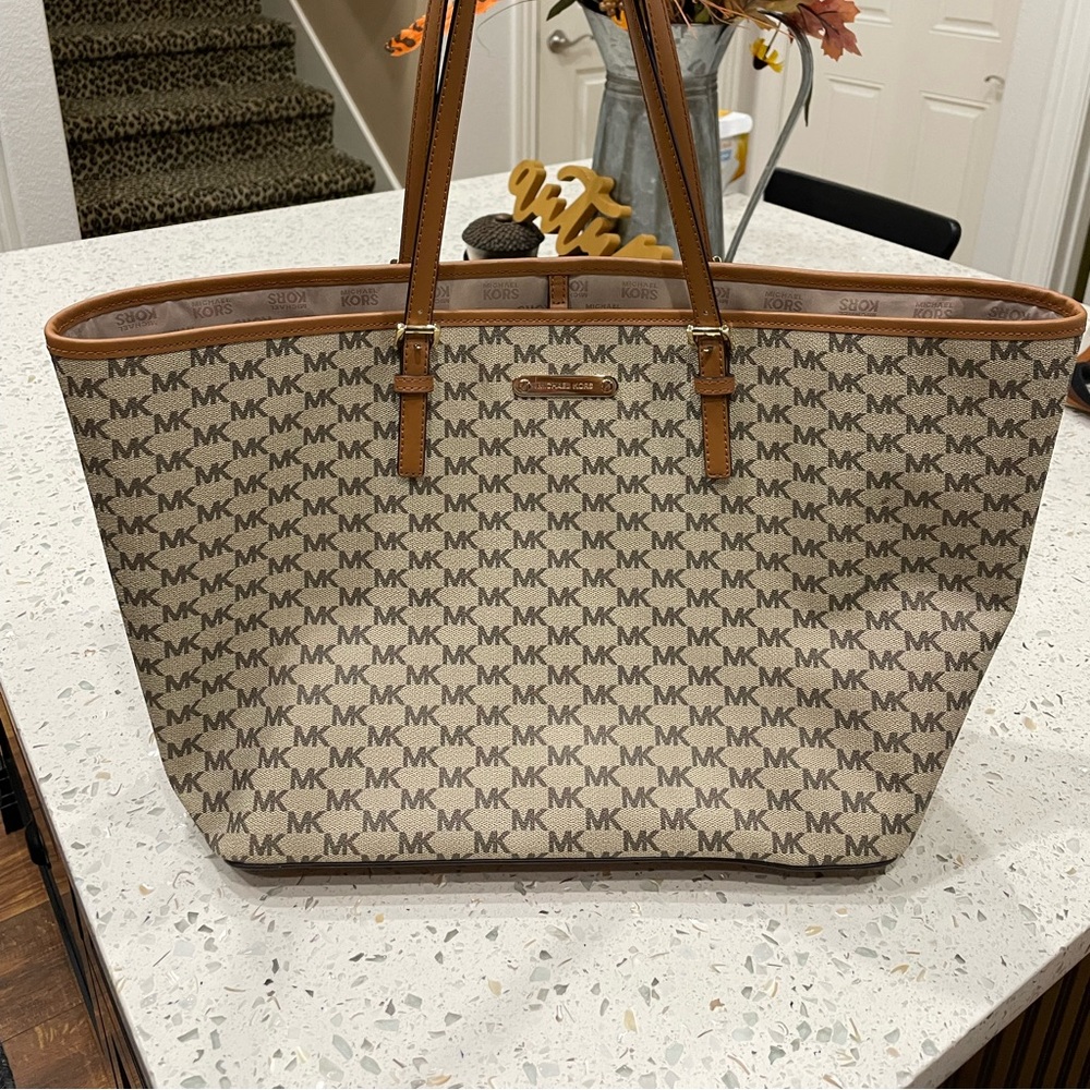 Michael Kors Jet set carryall tote
